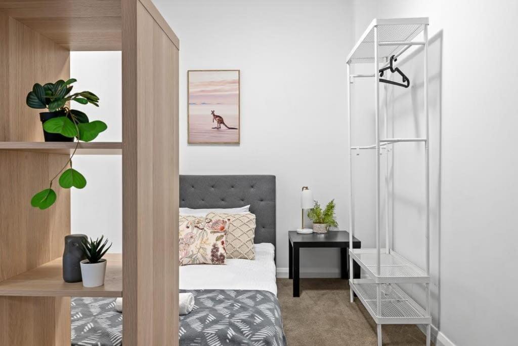 Apartment New 3br In Kingsgrove Sleeps 7